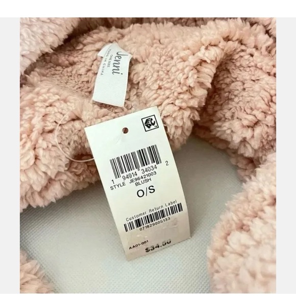 NWT JENNI SO SOFT FLEECE CHUNKY INFINITY SCARF IN BLUSH PINK - Picture 3 of 5